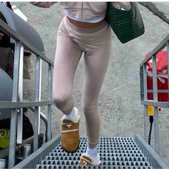 SKIMS Outfit Cream Tank Top and brown Ame Velour Leggings Set Small - Picture 6 of 9